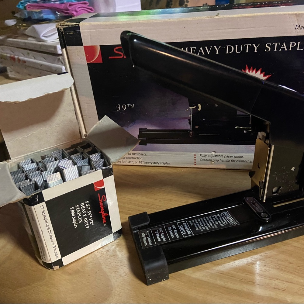Swinline heavy duty stapler with additional box of staples